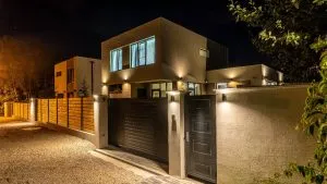 Дом «Латте» с плоской кровлей в деревне Свитино Наро-Фоминского района Московской области