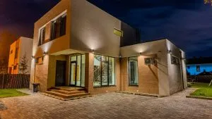 Дом «Латте» с плоской кровлей в деревне Свитино Наро-Фоминского района Московской области